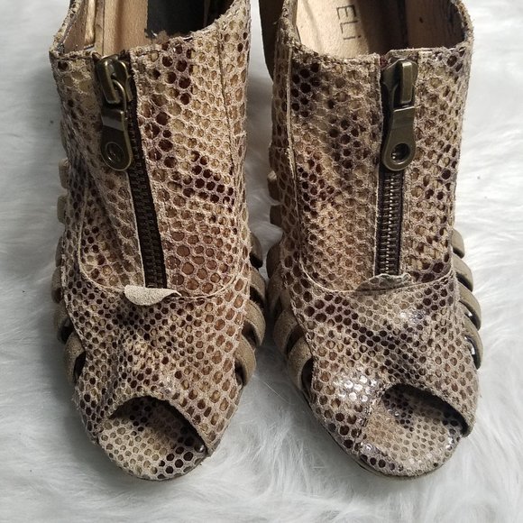 VANELI Faux Snakeskin & Suede Zipper Heels, 9.5 - Picture 4 of 8